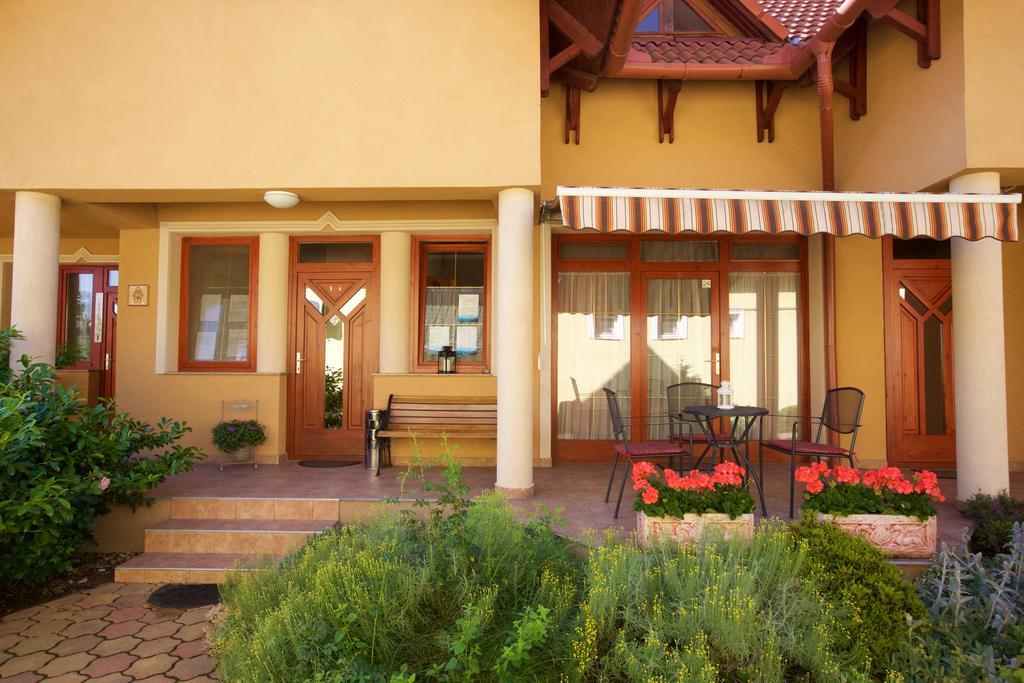 Royal Apartman Hajduszoboszlo Exterior photo